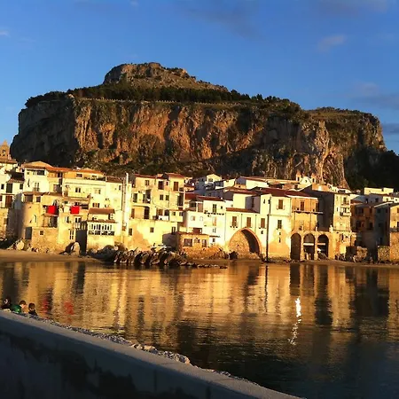 Πανσιόν Garibaldi Cefalù