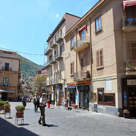 Πανσιόν Garibaldi Cefalù