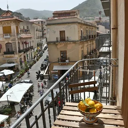 Garibaldi Πανσιόν