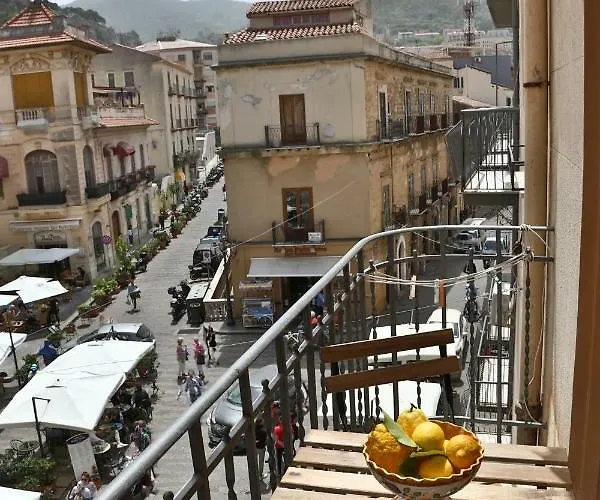 Garibaldi Πανσιόν